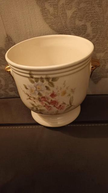 Vintage Bloempot met Bloemmotief beschikbaar voor biedingen