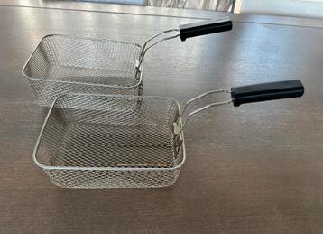2 Tefal friteusse manden beschikbaar voor biedingen