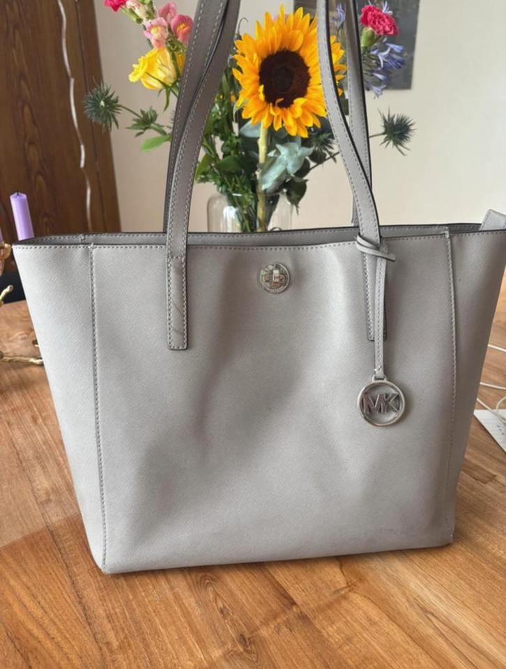 Michael Kors Rivington Tote - Grijs, Sieraden, Tassen en Uiterlijk, Tassen | Damestassen, Gebruikt, Handtas, Grijs, Ophalen of Verzenden
