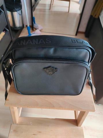 Black Bananas Herentas beschikbaar voor biedingen