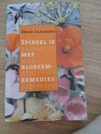 Spiegel je met bachbloesem remedies - Bram Zaalberg, Ophalen of Verzenden, Zo goed als nieuw, Achtergrond en Informatie