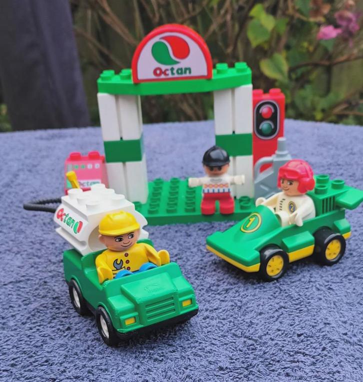 Duplo Octan tankstation, benzinewagen, raceauto. 21 dlg., Kinderen en Baby's, Speelgoed | Duplo en Lego, Gebruikt, Duplo, Ophalen of Verzenden