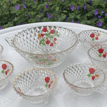 Lubiana Mid Century persglas dessert-schalen met aardbeien beschikbaar voor biedingen