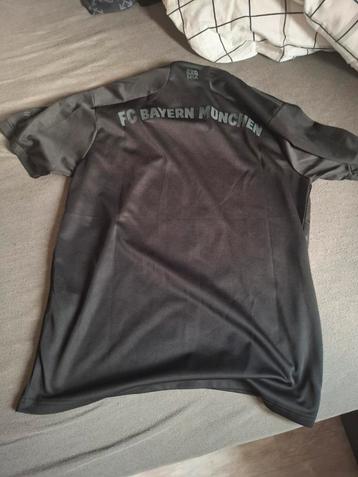 Voetbalshirts beschikbaar voor biedingen