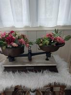 Antieke Weegschaal met Kunstbloemen, Antiek en Kunst, Ophalen of Verzenden