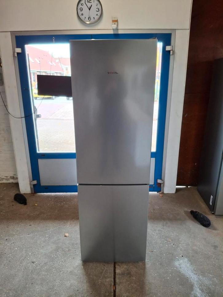 Keurig nette jonge siemens koelvriescombinatie, Witgoed en Apparatuur, Koelkasten en IJskasten, Zo goed als nieuw, Met aparte vriezer
