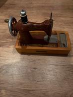 Antieke Kinder Naaimachine - USSR, Ophalen of Verzenden