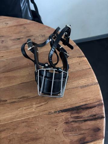 Muilkorf maat Medium leren bandjes en staal beschikbaar voor biedingen