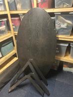 Ovale zwarte tafel met gebruikerssporen, Huis en Inrichting, Tafels | Statafels, Ophalen of Verzenden, Gebruikt