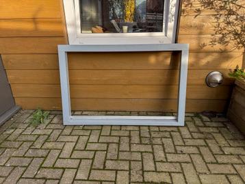 Kozijn 133,5 x 87 cm  beschikbaar voor biedingen