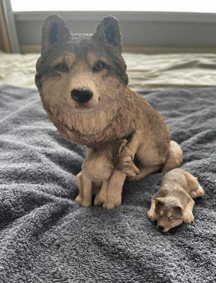 Wolvenbeeld - moeder met 2 welpen, Verzamelen, Beelden en Beeldjes, Zo goed als nieuw, Dier, Ophalen of Verzenden