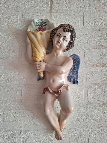 Antieke brocante porseleinen engel met bloemenvaasje beschikbaar voor biedingen