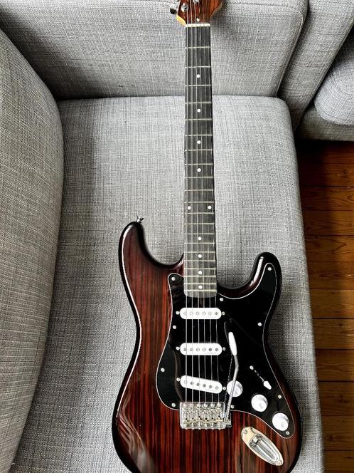 2 harley benton gitaren, stratocaster & les paul model, Muziek en Instrumenten, Snaarinstrumenten | Gitaren | Elektrisch, Zo goed als nieuw