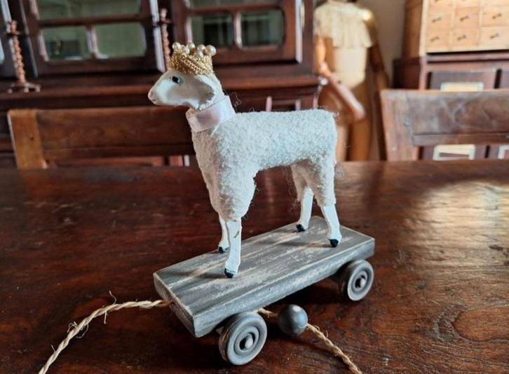 Oud Kerst Schaapje op Trekkarretje/Kerstschaap/Ertsgebergte, Antiek en Kunst, Antiek | Speelgoed, Ophalen of Verzenden