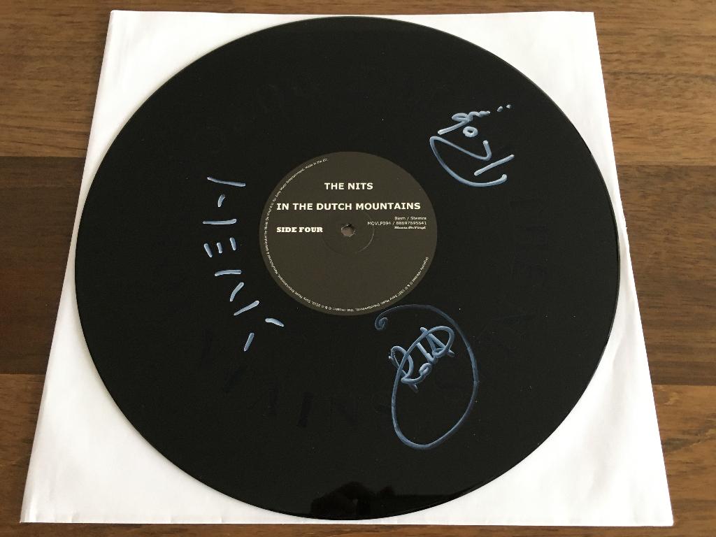 Vinyl 2LP The Nits In The Dutch Mountains GESIGNEERD NIEUW, Ophalen of Verzenden, Nieuw in verpakking, 12 inch