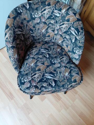Kleine fauteuil (dames stoeltje) beschikbaar voor biedingen