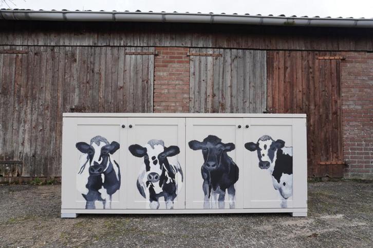 Handgeschilderd dressoir - koeien, Antiek en Kunst, Kunst | Schilderijen | Modern, Ophalen of Verzenden