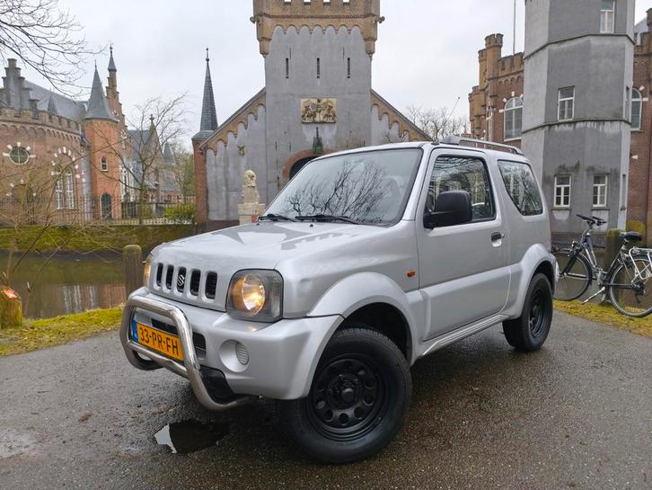 Suzuki Jimny 1.3 4x4 / trekhaak / apk 2-2027 / inruil mogeli, Auto's, Suzuki, Bedrijf, Jimny, 4x4, ABS, Airbags, Bluetooth, Centrale vergrendeling