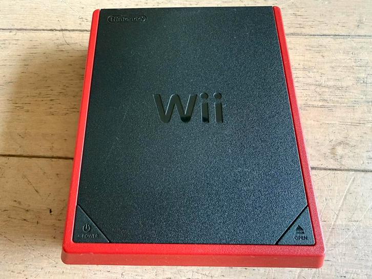 Wii mini met twee controllers en 8 spellen zie foto’s, Spelcomputers en Games, Spelcomputers | Nintendo Wii, Zo goed als nieuw
