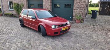 Volkswagen Golf 1.6 77KW 2002 Rood beschikbaar voor biedingen
