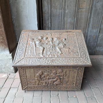 Mooie oude brocante houten kist metalen bekleding *Etage3*  beschikbaar voor biedingen