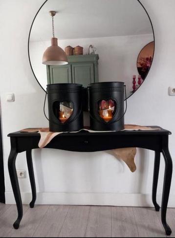 Sidetable mat zwart beschikbaar voor biedingen