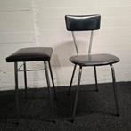 Vintage stoeltje en krukje met zwart skai bekleding, Huis en Inrichting, Stoelen, Ophalen, Zwart, Metaal, Gebruikt