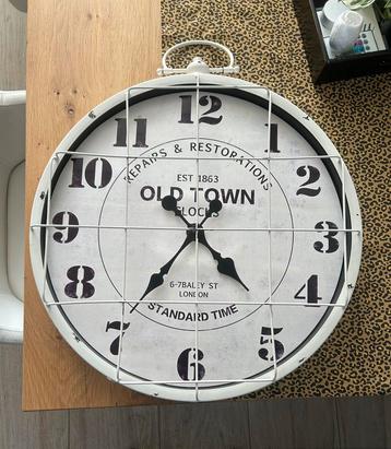 Witte industriële wandklok 50 cm beschikbaar voor biedingen