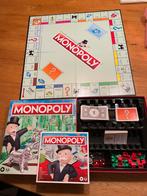 Spel monopoly. Vierkanten doos., Hobby en Vrije tijd, Gezelschapsspellen | Bordspellen, Ophalen of Verzenden, Zo goed als nieuw