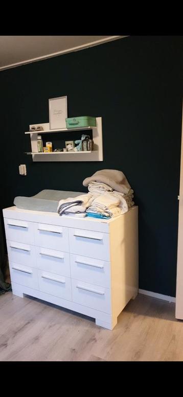 T.e.a.b Complete set, ledikant, commode kast en wandplank beschikbaar voor biedingen