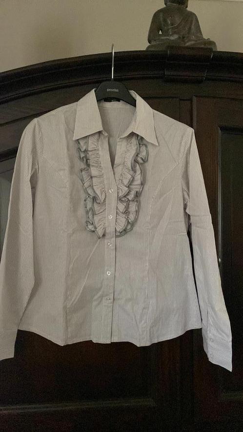 Grijs Wit gestreepte blouse met roezel maat 42 van CLL, Kleding | Dames, Blouses en Tunieken, Zo goed als nieuw, Maat 42/44 (L)