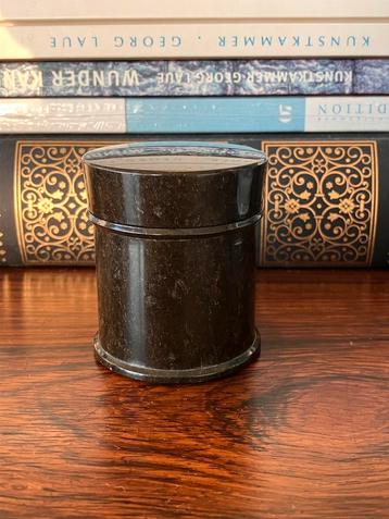 Prachtig serpentijn doosje, 19e eeuw beschikbaar voor biedingen