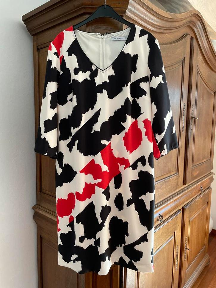 AMANIA Mo Jurk Maat 42/44 (L), Kleding | Dames, Jurken, Zo goed als nieuw, Maat 42/44 (L), Wit, Knielengte, Ophalen of Verzenden