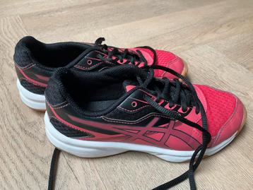 Asics zaalschoenen maat 34,5 beschikbaar voor biedingen