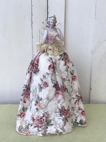 Antieke Halfdoll beschikbaar voor biedingen