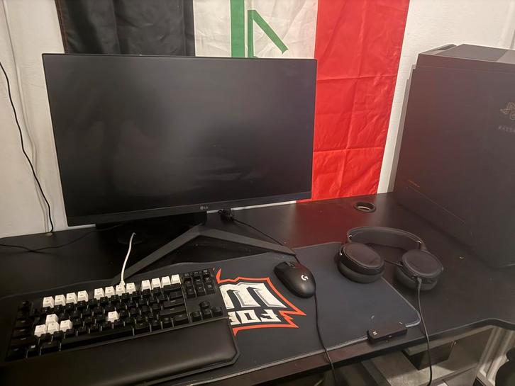Complete gaming setup!!, Computers en Software, Desktop Pc's, Zo goed als nieuw, 4 Ghz of meer, SSD, 16 GB, Met videokaart, Gaming