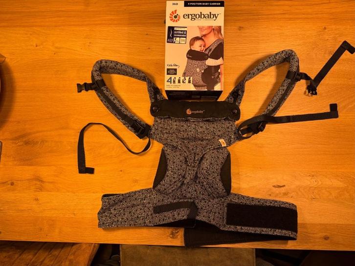 Ergobaby 360 KEITH HARING Draagzak, Kinderen en Baby's, Babydragers en Draagdoeken, Zo goed als nieuw, Draagzak, Buik of Rug, Overige merken