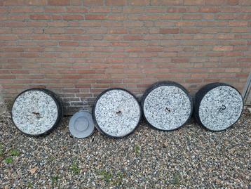 Te koop betonpoeren verankering bevestiging  beschikbaar voor biedingen