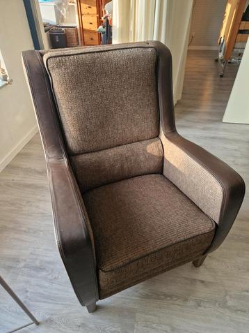 Vintage fauteuil met lederen armleuningen