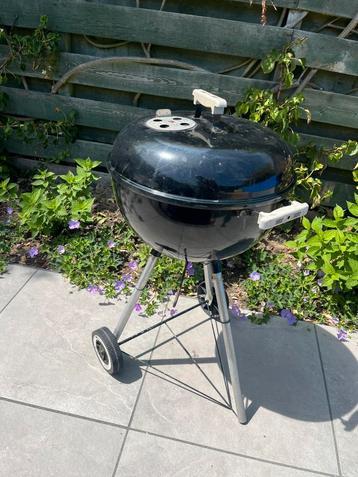 Weber 47cm houtskolen BBQ beschikbaar voor biedingen