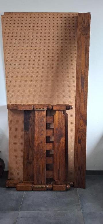Antieke bed beschikbaar voor biedingen