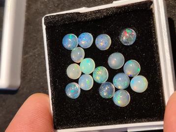 Lot Ethiopische opalen – 5,13 ct totaal – ca. 5 mm cabochons beschikbaar voor biedingen