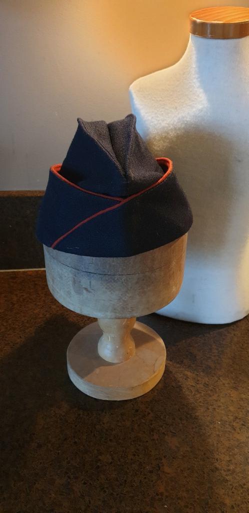 Ongedragen Franse baret uit de 50er jaren, Antiek en Kunst, Curiosa en Brocante, Ophalen of Verzenden