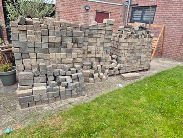 Klinkers circa 20m2 beschikbaar voor biedingen