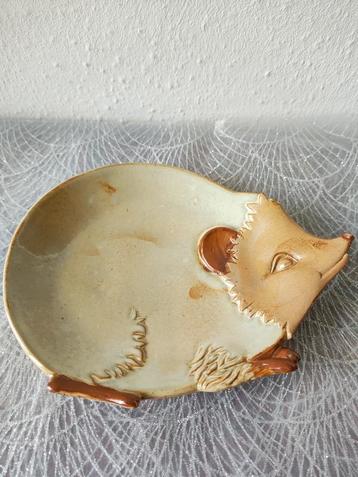 Mooi vintage schaaltje in de vorm van een egel beschikbaar voor biedingen