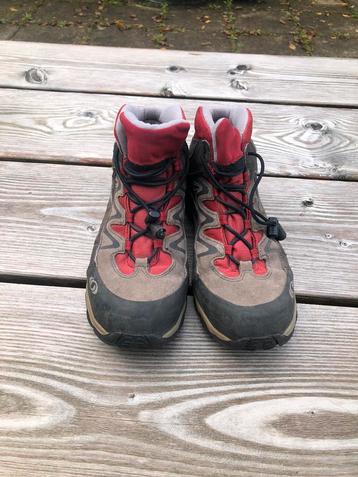 Salomon bergschoenen beschikbaar voor biedingen