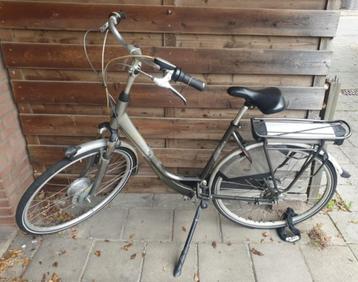 een paar opknapfietsen E-bike elektrische fietsen beschikbaar voor biedingen