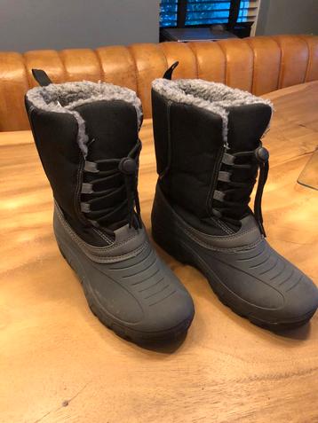 Snowboots maat 37-38 beschikbaar voor biedingen