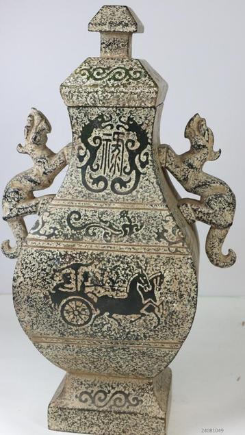 grote vaas speksteen beschikbaar voor biedingen