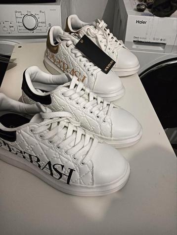 2 paar supertrash sneakers wit zwart goud beschikbaar voor biedingen